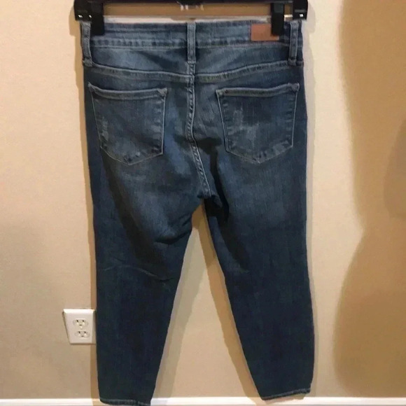 JUDY BLUE Relaxed Fit Distressed Mid Rise Skinny Jean-Size 28 - Picture 3 of 11